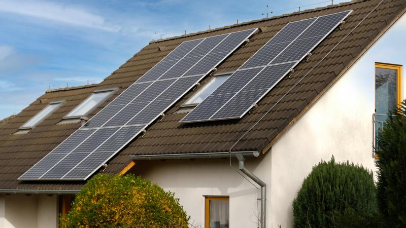 Volets roulants solaires, l'alliance parfaite entre &eacute;conomie et confort
