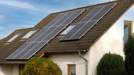 Volets roulants solaires, l'alliance parfaite entre &eacute;conomie et confort